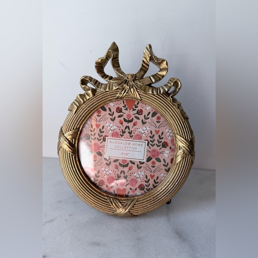 Gold Round Picture Frame ow accent - Picture 4 of 9